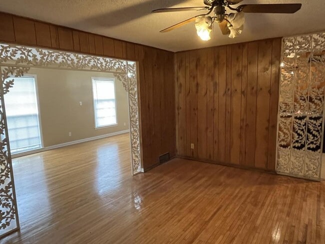 Building Photo - 2870 Dumbarton Oaks Dr