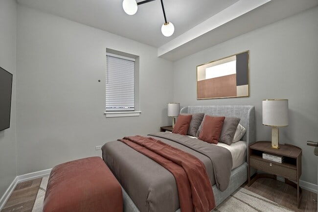 Building Photo - 1635 W Warren Blvd