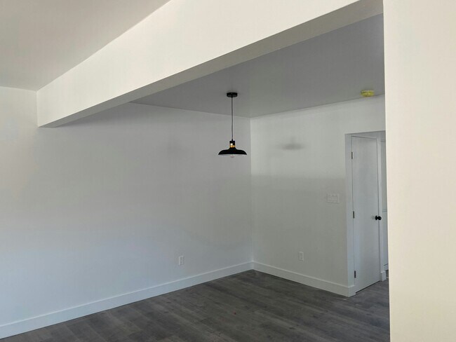 Building Photo - 150 N Roberto Ave