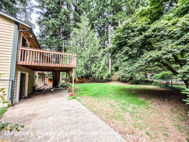 Building Photo - !! $3500 for 18 month lease !!  Private La...