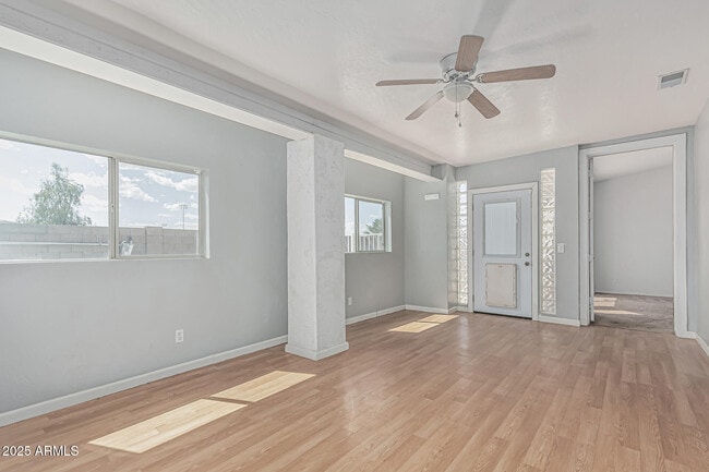 Building Photo - 408 N Falcon Ct