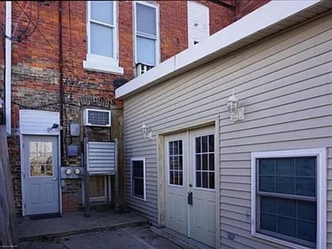 Building Photo - 317 N Clinton Ave