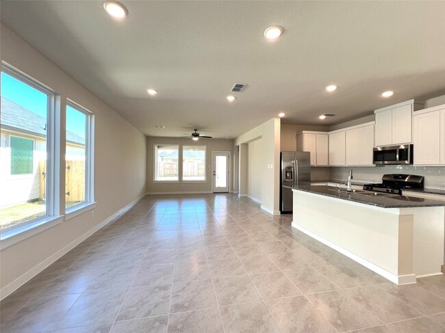 Building Photo - 7238 Clearwater Cv Dr