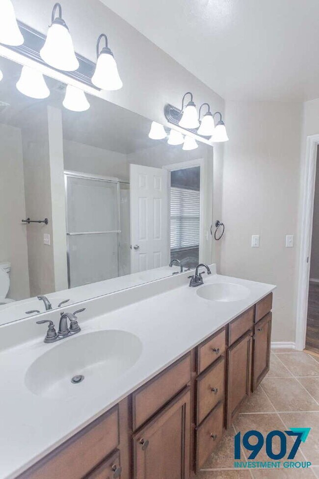 Building Photo - Stunning 3-Bedroom Home in OKC with Modern...