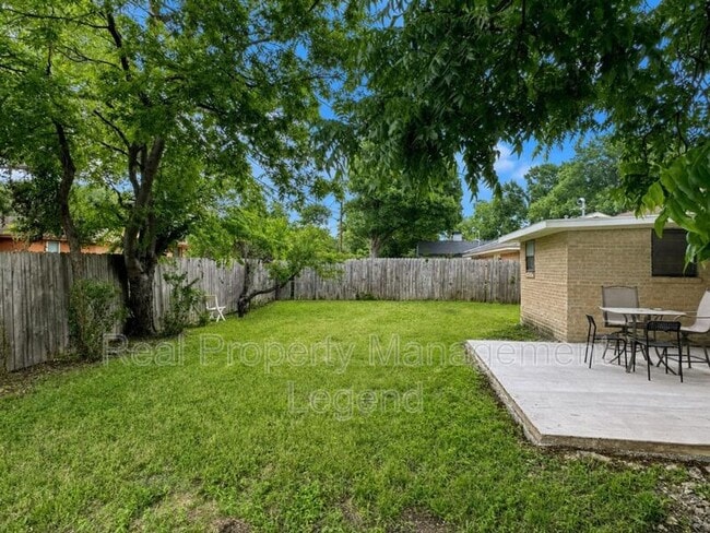 Building Photo - 409 La Salle Dr