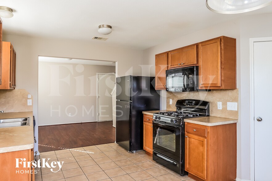 Building Photo - 2110 Nichole Woods Dr