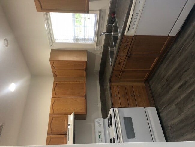 Building Photo - LORDS CREEK