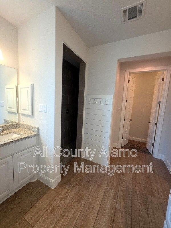 Building Photo - 216 Wexford