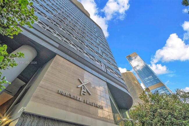 Building Photo - 1000 Brickell Plaza