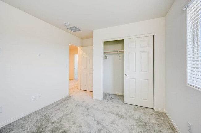 Building Photo - HOUSING CHOICE VOUCHER APPROVED! Beautiful Corner Home in Henderson – Built in 2021!