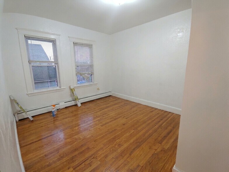 Building Photo - 1680 N Shore Rd