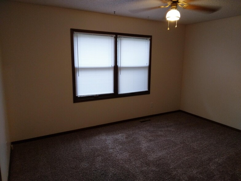 Building Photo - 2308 Prairie View East