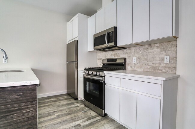 Building Photo - 140 Avenue B