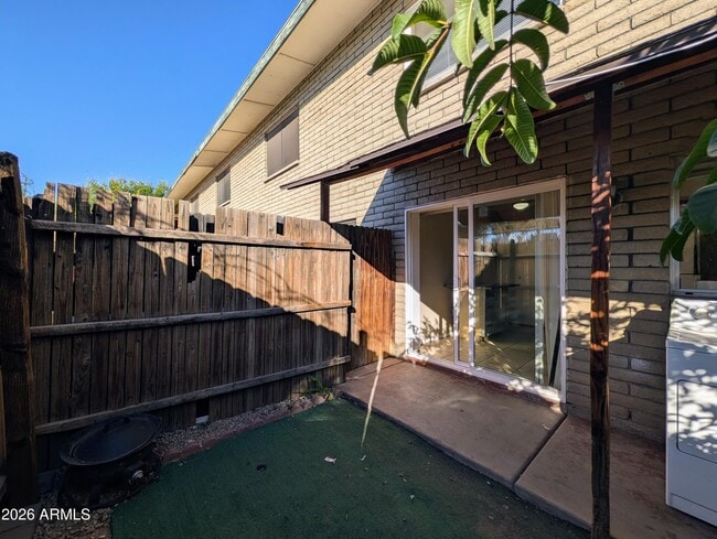 Building Photo - 9228 N 7th Ave