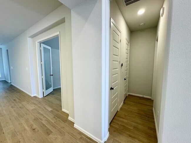 Building Photo - 31310 Wildflower Fld Ct