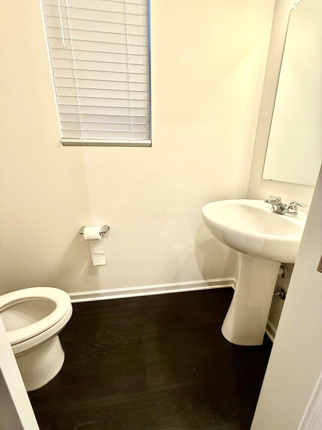 Building Photo - 1916 Pomodoro Dr