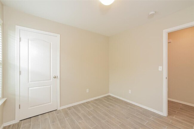 Building Photo - 8105 Frye Ln