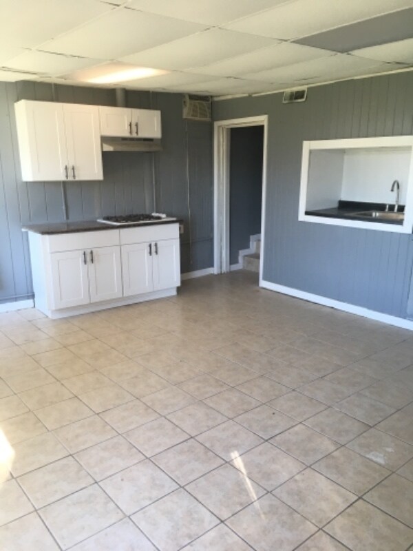 Building Photo - 393 Wellington Ave