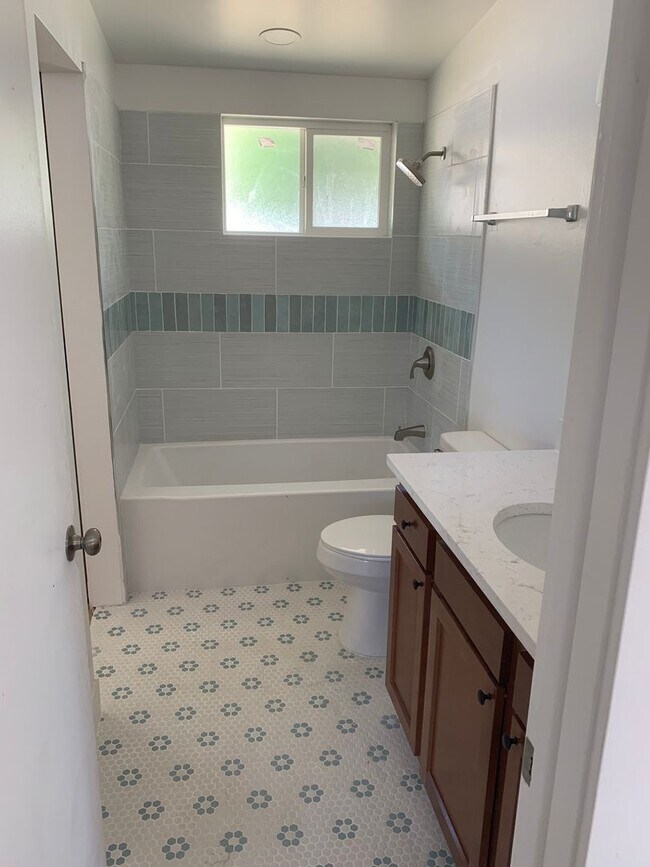 Building Photo - Cozy 4 bedroom 2 bath home in Woods Cross