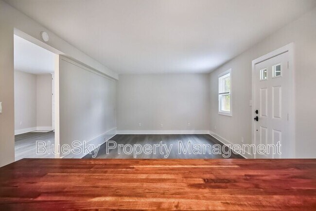 Building Photo - 1000 Monticello Rd