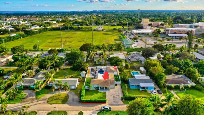 Building Photo - 310 Gulfstream Dr