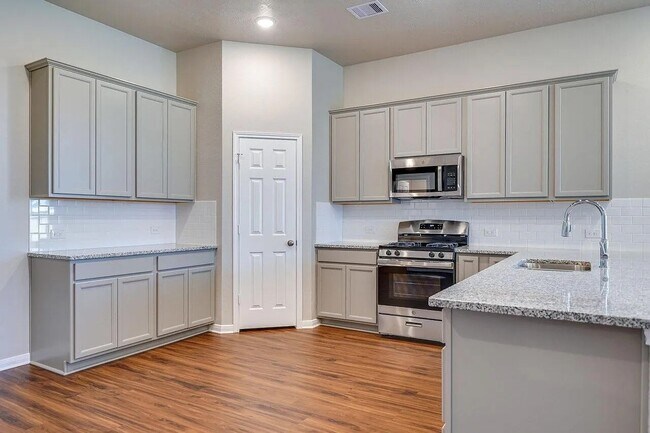 Building Photo - 1022 Tomball Downs Dr