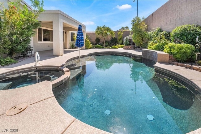 Building Photo - 2475 Blackcraig St