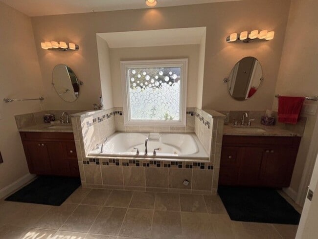 Building Photo - Welcome to Elegant Living in the Charming Porters Neck Plantation Community!