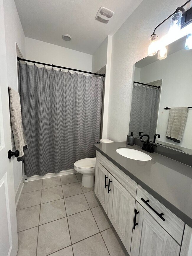 Building Photo - Beautiful 4/3 WITH PRIVATE POOL in Travisso