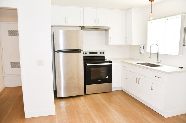 Building Photo - 994 Valencia St