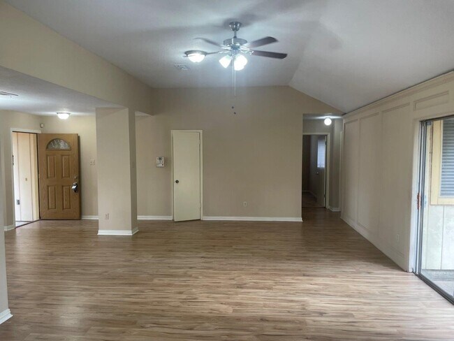 Building Photo - 15231 Cabots Landing Dr