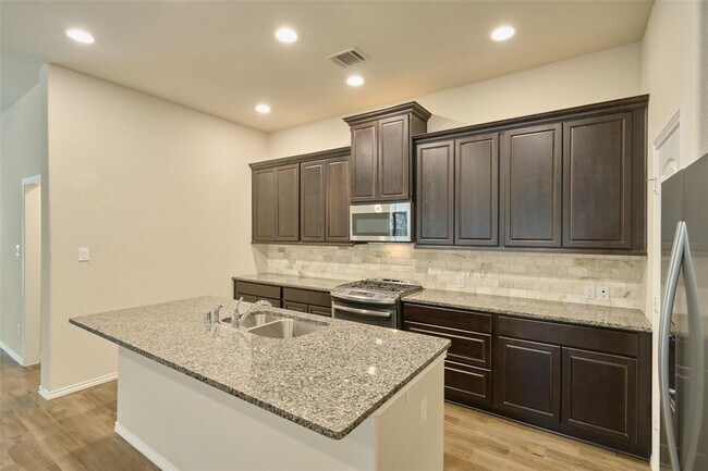 Building Photo - 103 Sunrise Haven Dr