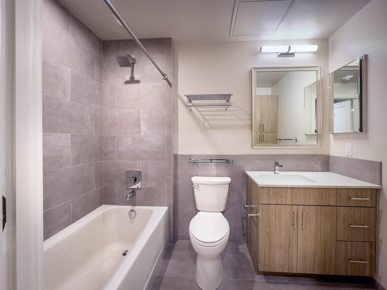 Unit 101 - Weavers Row