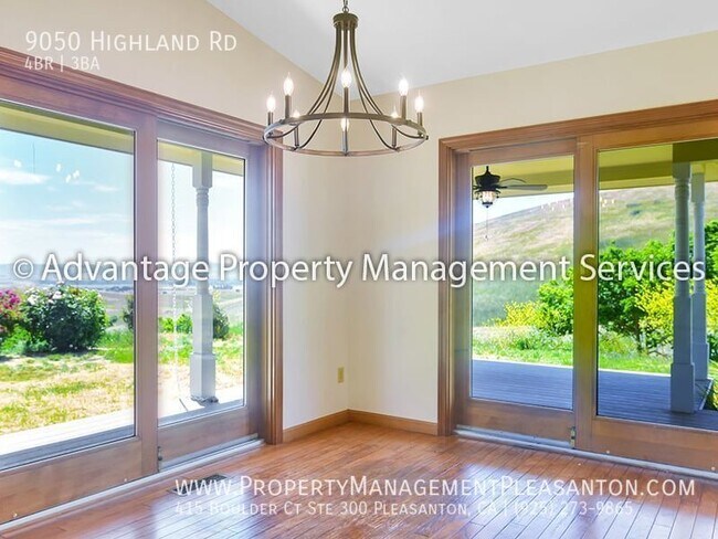 Building Photo - Unique 4 Bed / 3 Bath 3,484 Sq Ft Home off...