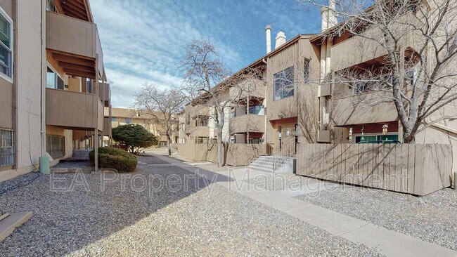 Building Photo - 3863 Montgomery Blvd