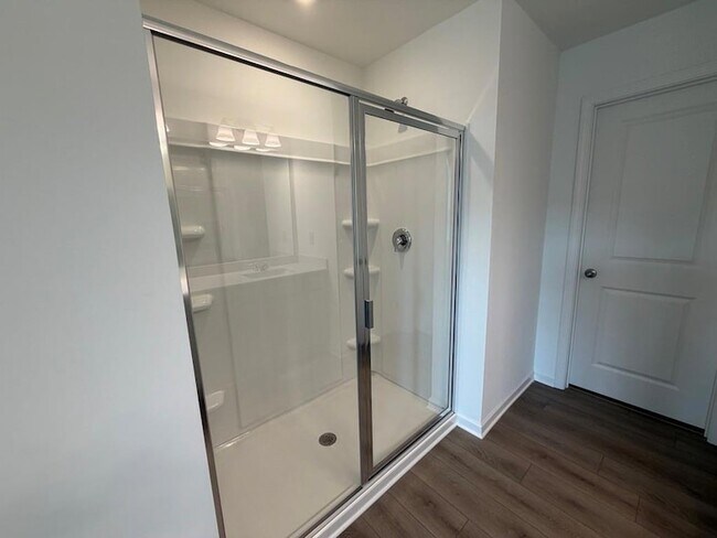 Building Photo - 214 Kinship Dr