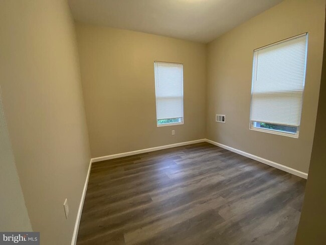 Building Photo - 1833 S 6th St