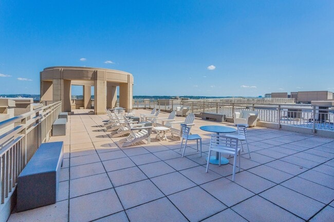 Building Photo - This luxury 2 bedroom condo has phenomenal...