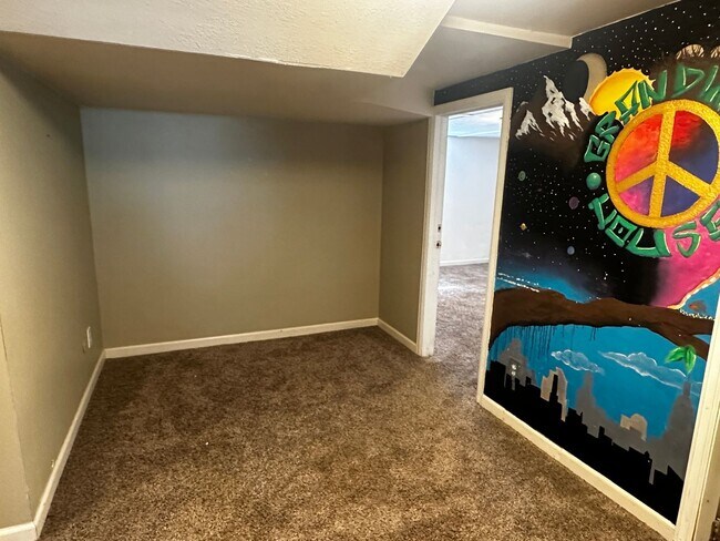 Building Photo - 1718 7th Ave