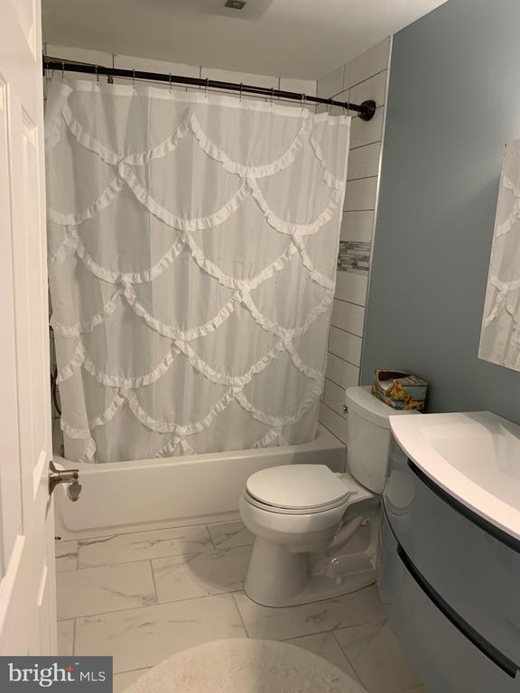 Building Photo - 20 Oakley Dr