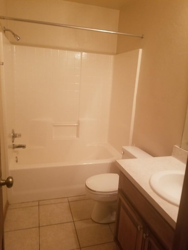 Building Photo - Beautiful 3 bedroom home near SW 104th and...