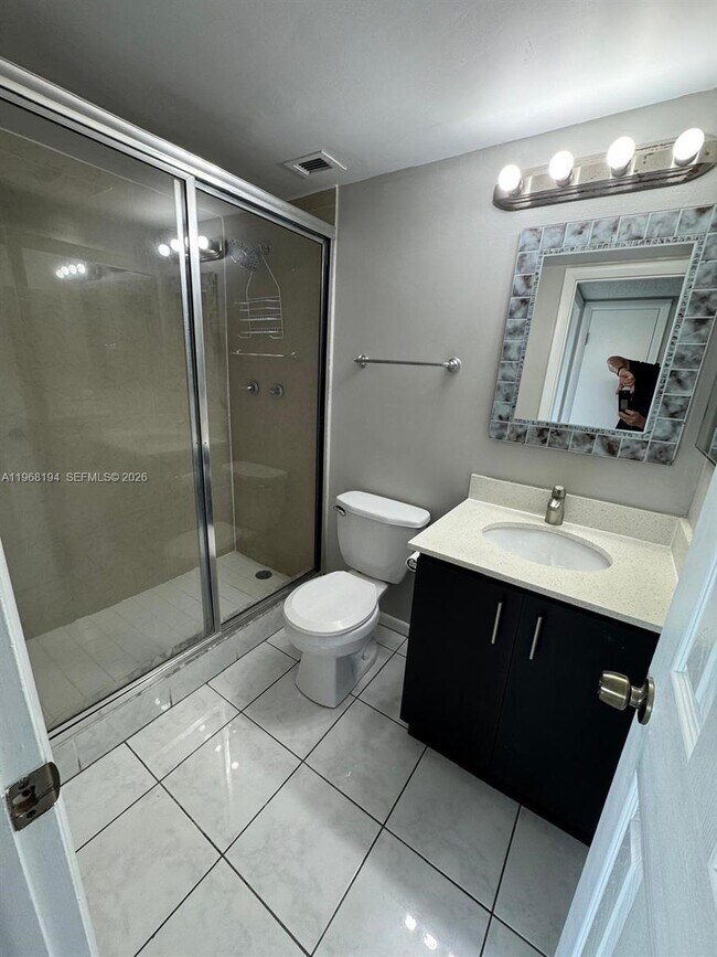 Building Photo - 1101 Crystal Lake Dr