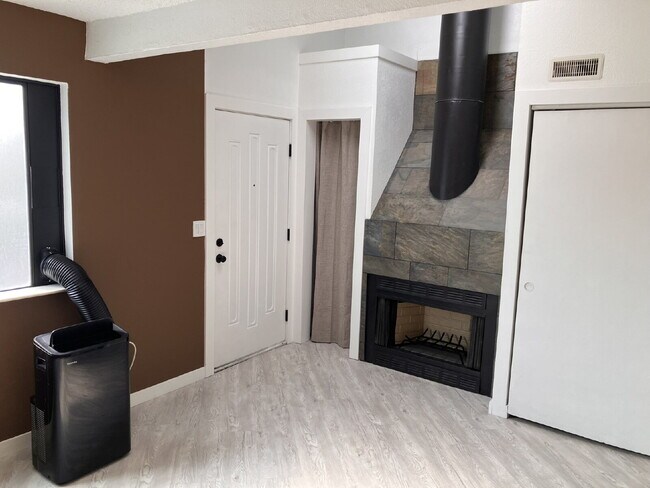 Building Photo - Charming 1-Bedroom, 1-Bathroom Condo In Wind Creek!