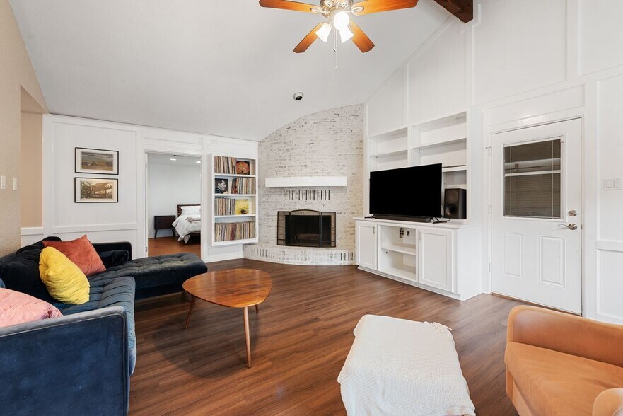 Building Photo - 2907 Broadmoor Dr