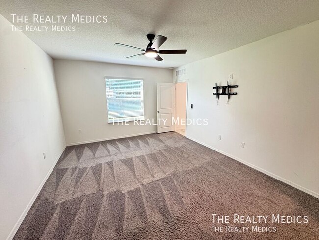 Building Photo - 320 Mariana Way