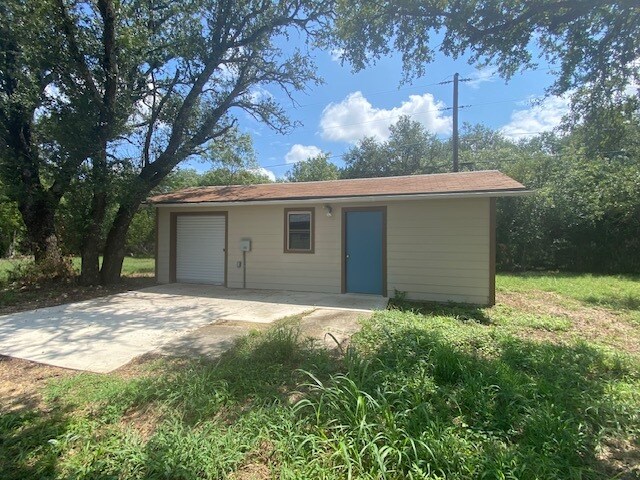 Building Photo - 316 Slawson Ln