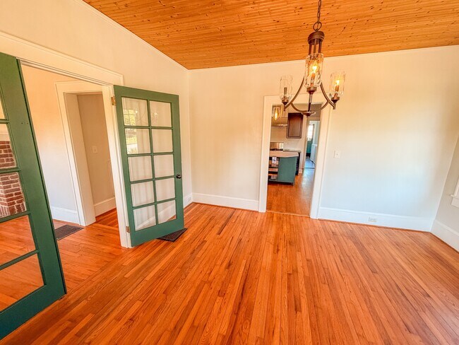 Building Photo - 11 Perry Rd