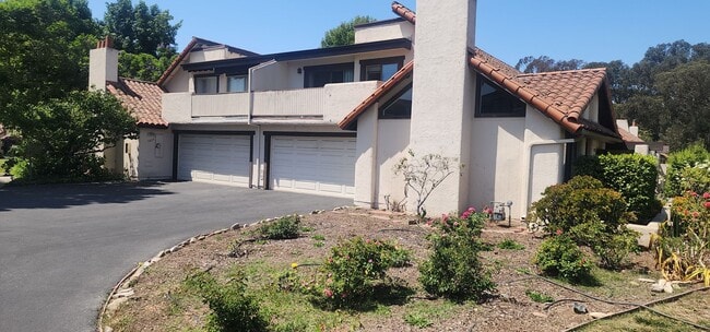 Primary Photo - Fully furnished 2-bedroom, 2-bathroom town...