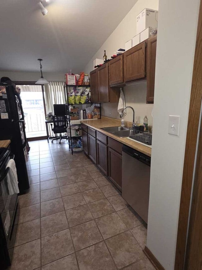 Building Photo - 9950 Treetop Dr