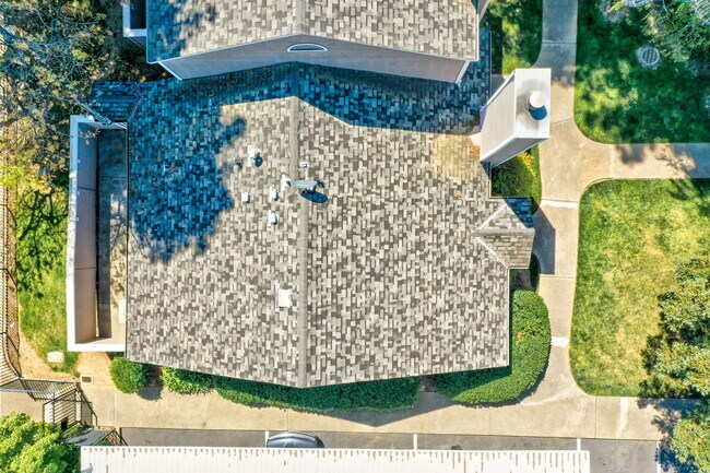 Building Photo - 9101 Newhall Dr
